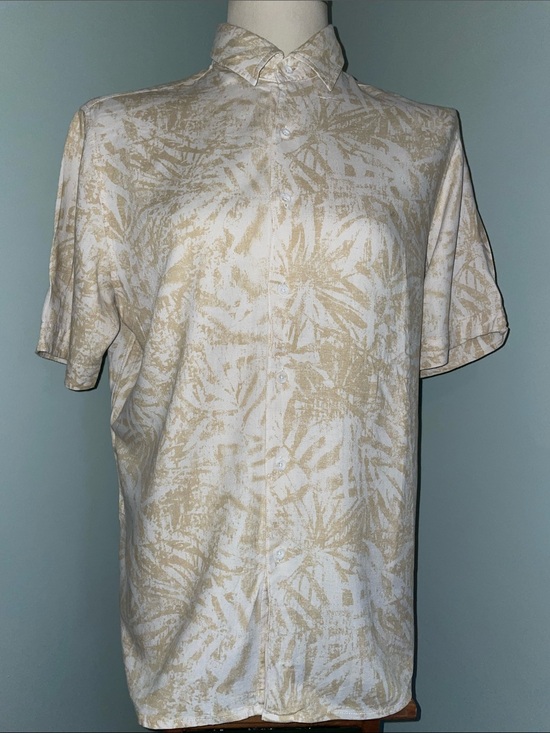 Vintage Silk Other - Silk Vintage Short-Sleeve Button-Up Shirt in Beige & White Palm Pattern. Size M
